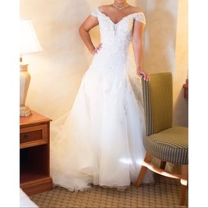 Kenneth Winston Ivory Wedding Dress